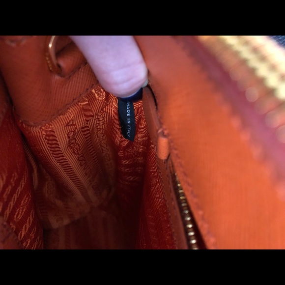 AUTHENTIC!!! DISCONTINUED Prada papaya - Picture 6 of 11